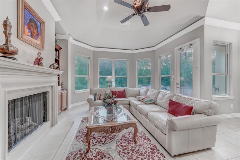 Photo 11 of 31 - 2026 Pecan St, Katy, TX 77494