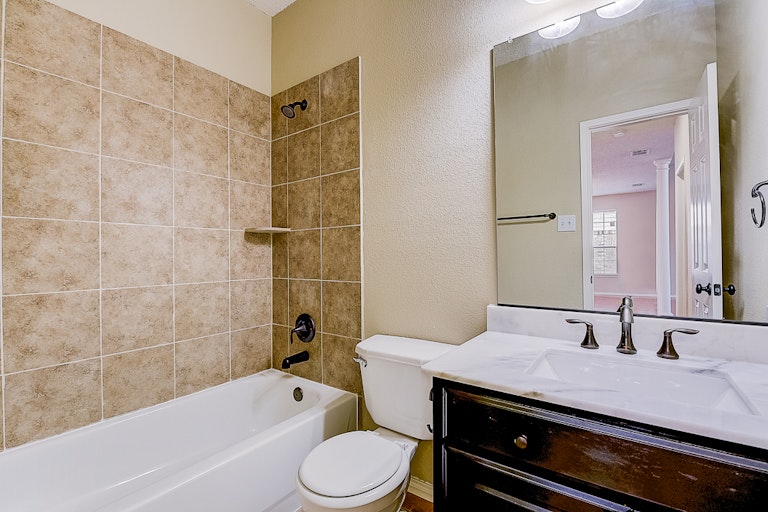 Photo 30 of 37 - 4009 Pear Ridge Dr, The Colony, TX 75056