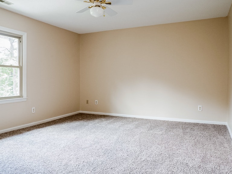 Photo 17 of 29 - 11 Lark Cir, Chapel Hill, NC 27517