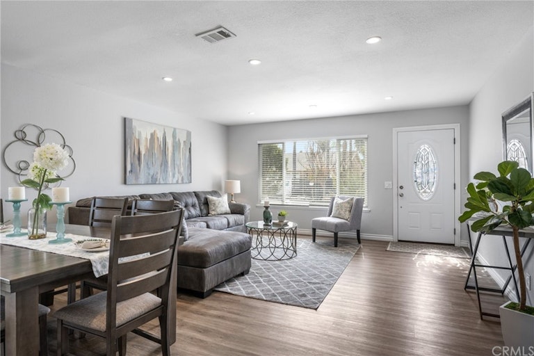 Photo 10 of 36 - 331 Monterey Cir, Placentia, CA 92870