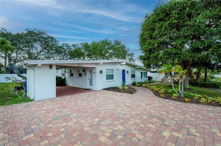 Photo 7 of 35 - 817 Harbor Dr S, Venice, FL 34285