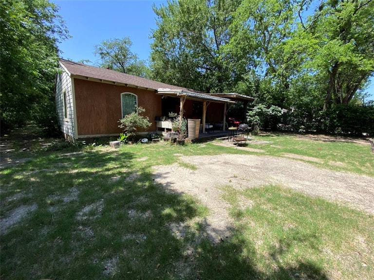 Photo 12 of 19 - 548 Elston Dr, Dallas, TX 75232