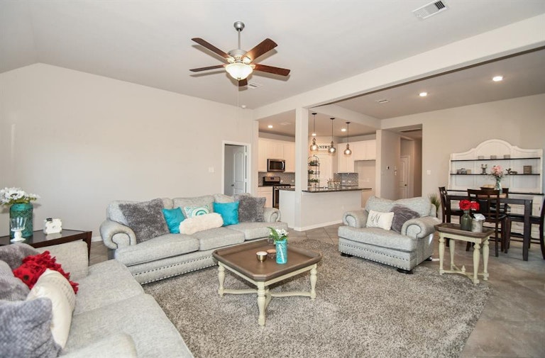 Photo 8 of 37 - 5206 Rue Dela Croix Dr, Katy, TX 77493