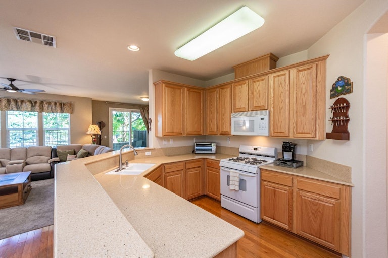 Photo 13 of 42 - 955 Marvin Gardens Way #28, Rocklin, CA 95765