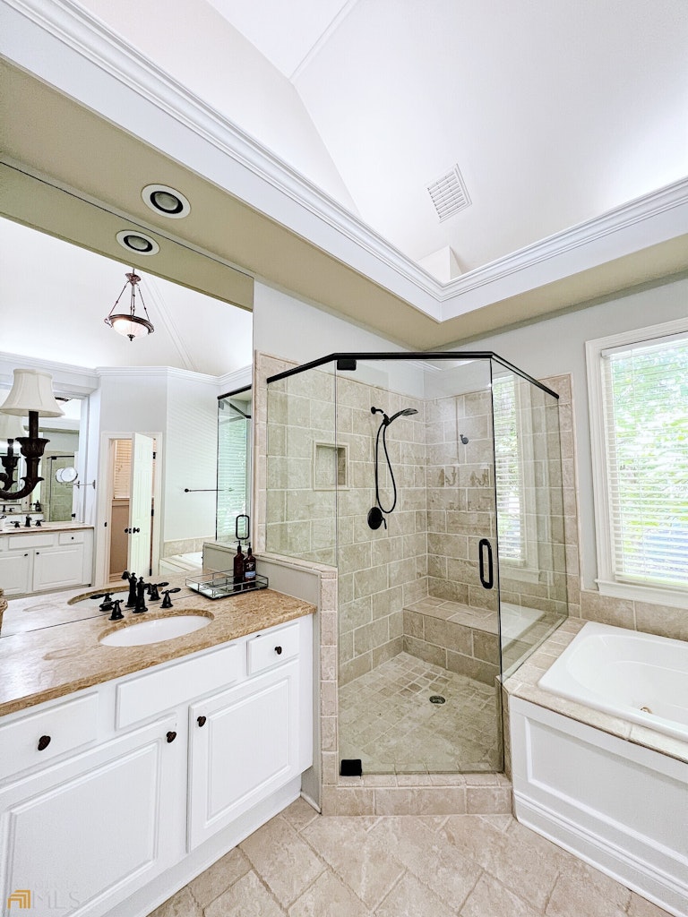 Photo 16 of 34 - 1015 York Cv, Alpharetta, GA 30004
