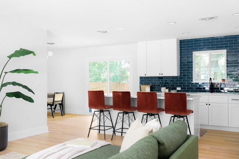 Photo 10 of 33 - 2300 Fair Oaks Dr, Austin, TX 78745