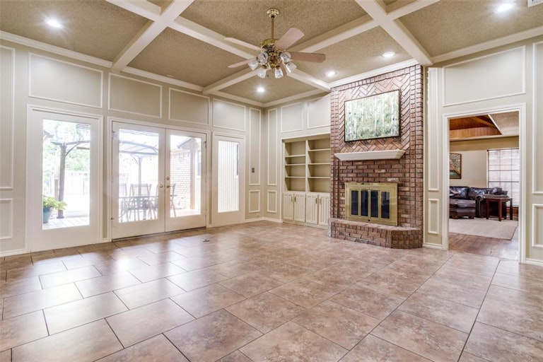 Photo 17 of 27 - 3825 Edgewater Dr, Bedford, TX 76021
