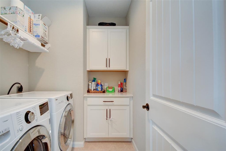 Photo 18 of 33 - 10009 Granary Dr, Houston, TX 77080