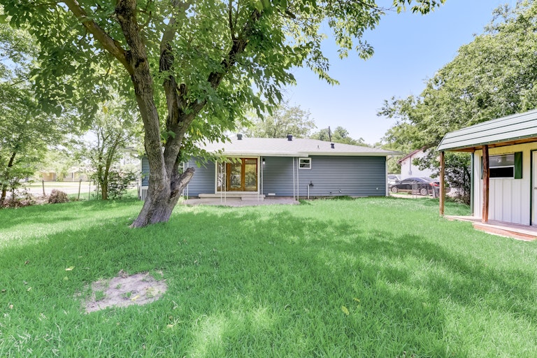 Photo 32 of 32 - 509 S Main St, Crandall, TX 75114