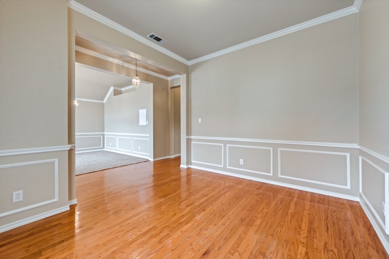 Photo 11 of 29 - 3954 Wisteria Ln, Haltom City, TX 76137