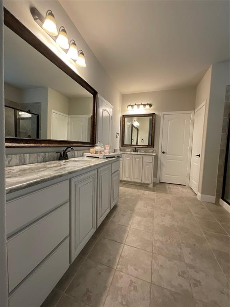 Photo 9 of 22 - 6133 Painswick Dr, Aubrey, TX 76227