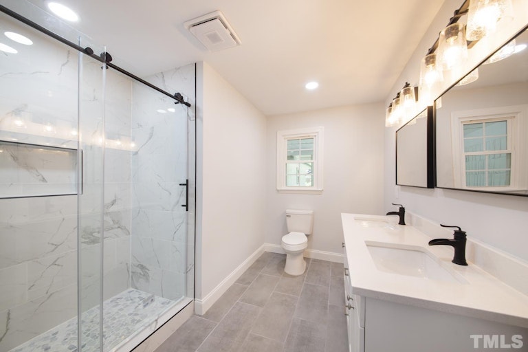 Photo 18 of 35 - 3004 Ithaca St, Durham, NC 27707