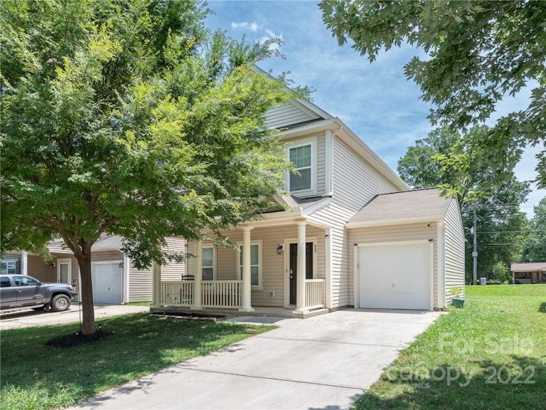 Photo 1 of 35 - 926 Corvus Ct, Charlotte, NC 28216