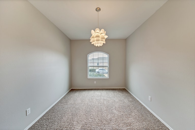 Photo 8 of 26 - 8904 Catalonia Dr, Dallas, TX 75217