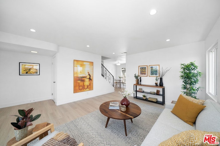 Photo 2 of 10 - 4725 Del Paso Ct, Los Angeles, CA 90032