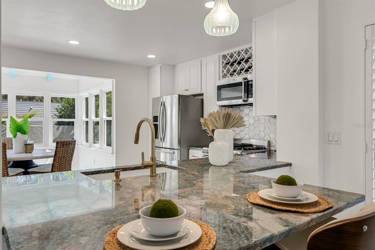 Photo 11 of 54 - 11003 Peach Point Ct, Bradenton, FL 34209