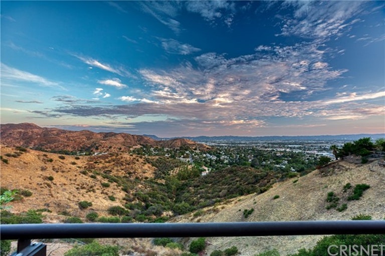 Photo 32 of 36 - 10366 Ormond St, Sunland, CA 91040