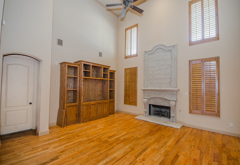 Photo 27 of 47 - 3006 Queen Ann Ct, Arlington, TX 76001