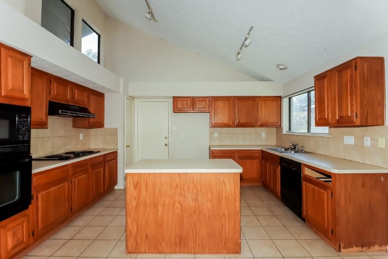Photo 5 of 12 - 6230 Billington St, Houston, TX 77084