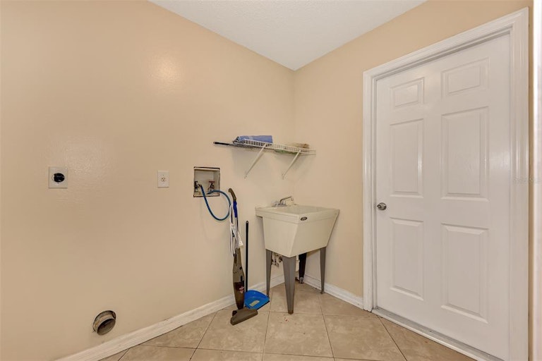 Photo 35 of 59 - 3985 Lundale Ave, North Port, FL 34286