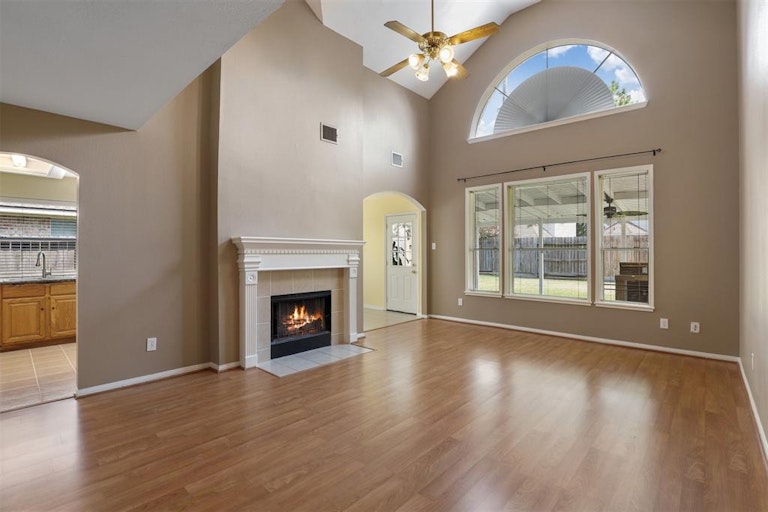 Photo 11 of 35 - 3603 Beacon Hill Dr, Pearland, TX 77584