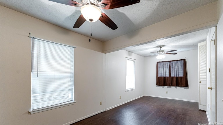 Photo 14 of 25 - 7323 Timber Ridge Dr, San Antonio, TX 78227