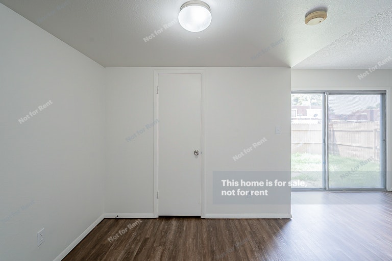 Photo 9 of 18 - 3402 W Echo Ln, Phoenix, AZ 85051