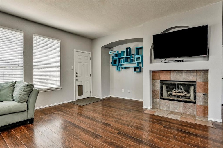 Photo 10 of 28 - 8429 Greylock Ct, Fort Worth, TX 76137