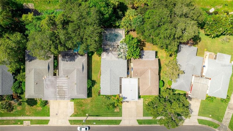 Photo 4 of 41 - 2331 Terry Ln, Sarasota, FL 34231