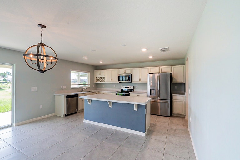 Photo 9 of 35 - 454 Sunfish Dr, Winter Haven, FL 33881