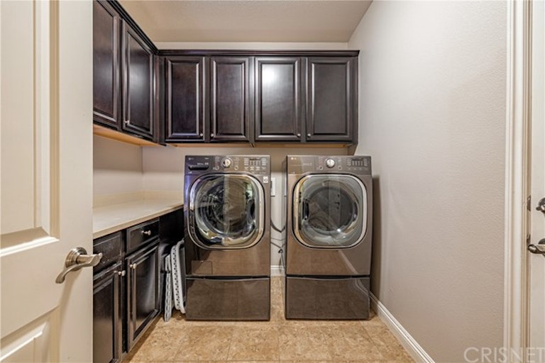 Photo 30 of 63 - 28322 Chisel Ct, Valencia, CA 91354