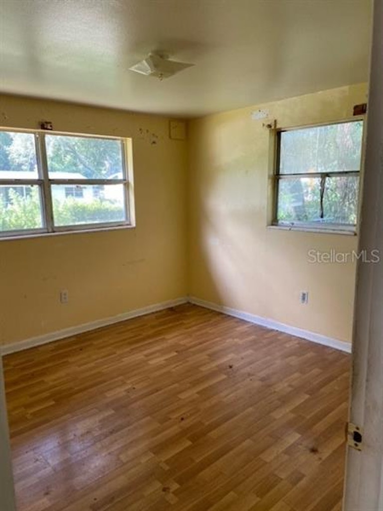 Photo 8 of 10 - 20715 Mickens Dr, Dade City, FL 33523