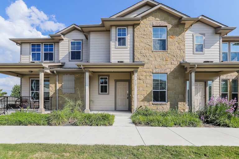 Photo 1 of 25 - 317 Crater Lake Dr, Pflugerville, TX 78660