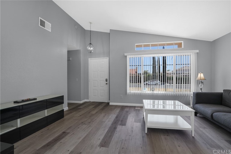 Photo 4 of 34 - 2091 Roanoke St, San Jacinto, CA 92582