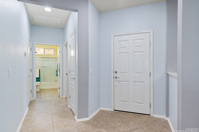 Photo 6 of 32 - 12543 Cascade Hls, San Antonio, TX 78253