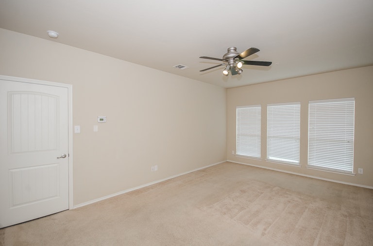 Photo 18 of 44 - 9713 Mulligan Dr, McKinney, TX 75072