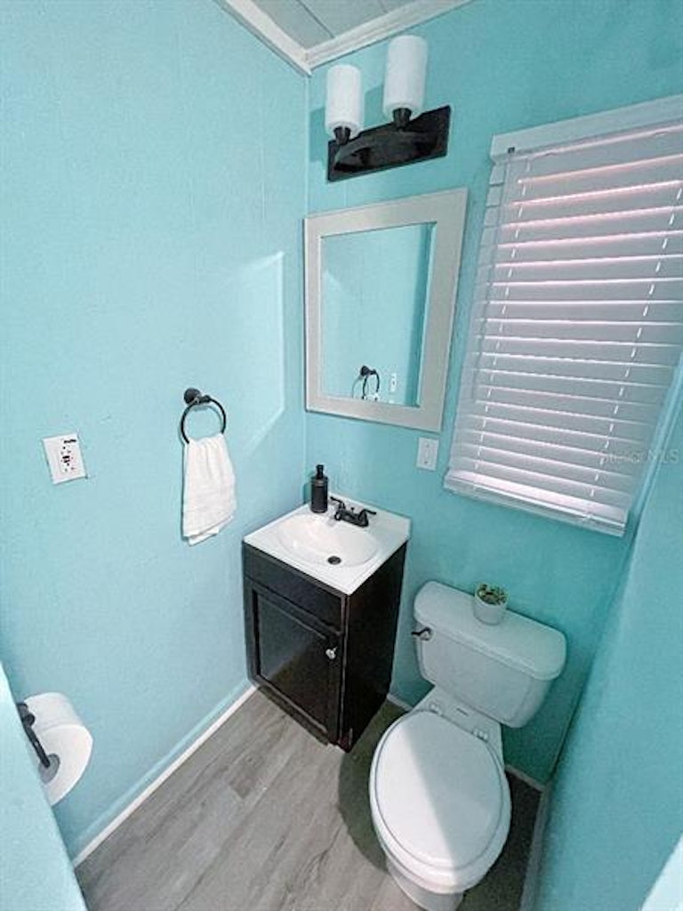 Photo 22 of 25 - 1360 Oxford Dr, Englewood, FL 34223