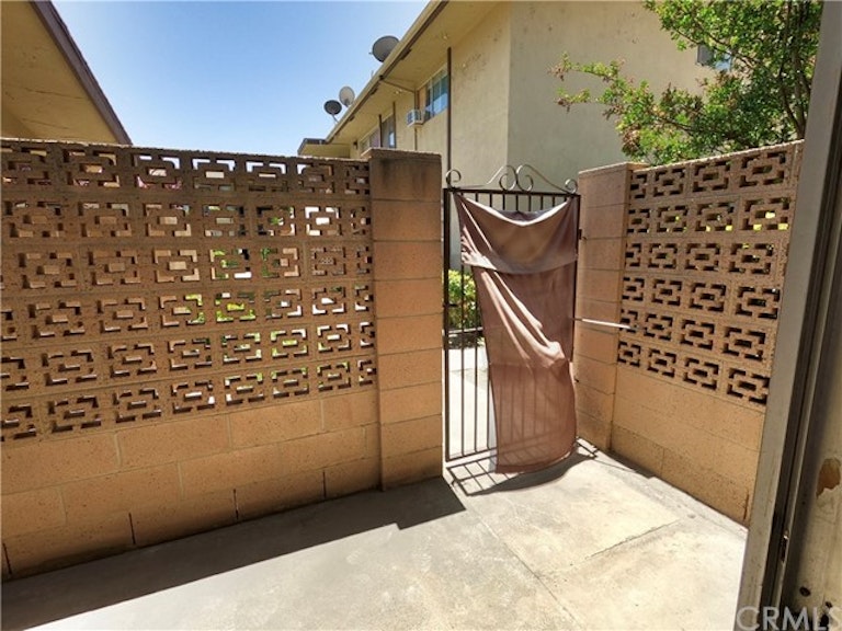 Photo 28 of 32 - 1900 W Glenoaks Ave Unit C, Anaheim, CA 92801