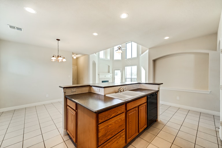 Photo 10 of 26 - 4310 Bluffview Dr, Sachse, TX 75048