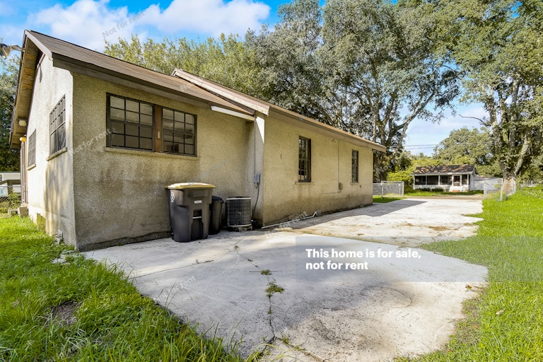Photo 18 of 29 - 827 Dennison St, Jacksonville, FL 32254