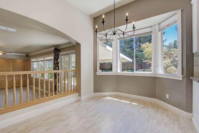 Photo 5 of 41 - 1400 Musgrave Dr, Roseville, CA 95747