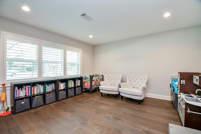 Photo 10 of 49 - 5402 Rutherglenn Dr, Houston, TX 77096