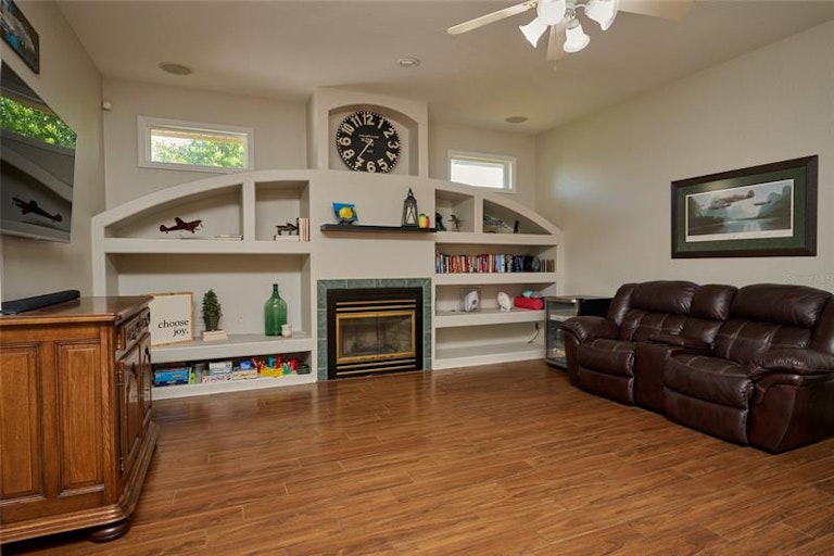 Photo 25 of 63 - 653 Hart Lake Dr, Winter Haven, FL 33884
