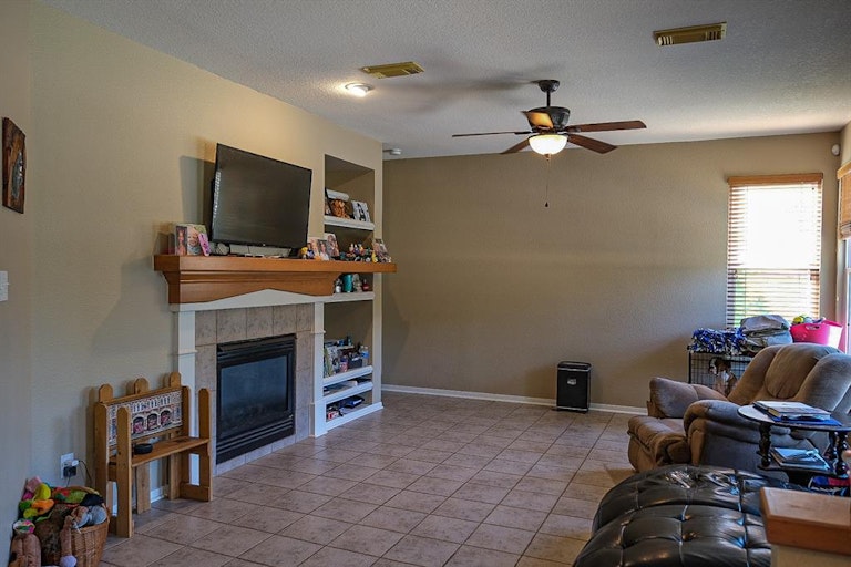 Photo 6 of 17 - 19 Cider Mill Ct, Spring, TX 77382