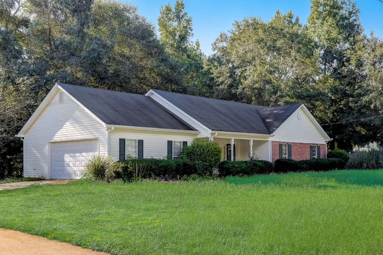 Photo 1 of 31 - 50 Oaks Landing Dr, Covington, GA 30016