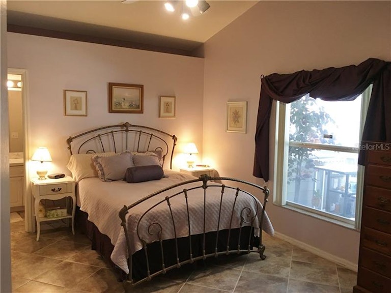 Photo 10 of 25 - 24535 Laurel Ridge Dr, Lutz, FL 33559