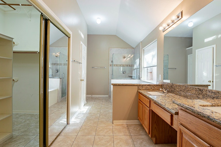 Photo 22 of 26 - 3839 Canton Dr, Pearland, TX 77584