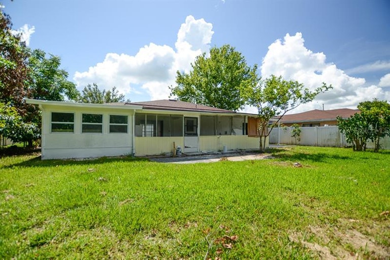 Photo 30 of 39 - 604 Deauville Ct, Kissimmee, FL 34758