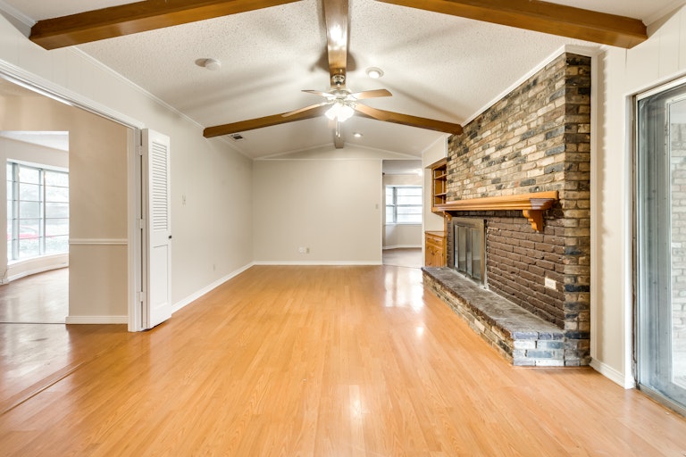 Photo 14 of 30 - 222 Shockley Ave, Desoto, TX 75115