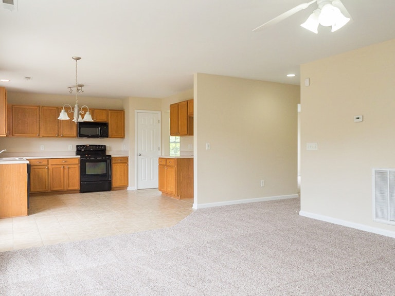 Photo 7 of 23 - 2601 Blue Iris Ln, Durham, NC 27703